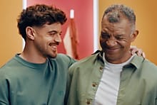 BIC dévoile sa nouvelle campagne avec Romain Ntamack et son père
