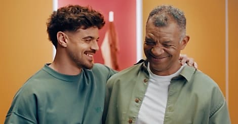 BIC dévoile sa nouvelle campagne avec Romain Ntamack et son père