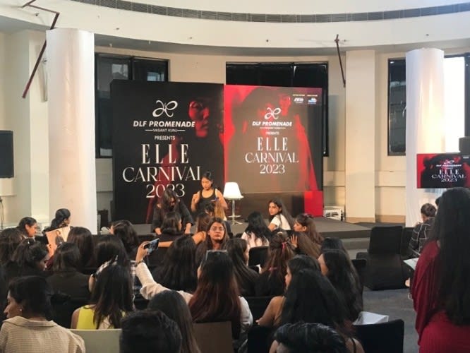 Le carnaval Elle India se situe au centre commercial DLF Promenade à Delhi les 1
